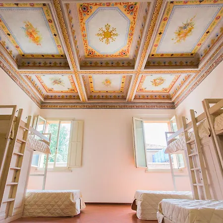 بيت شباب Student's Estense