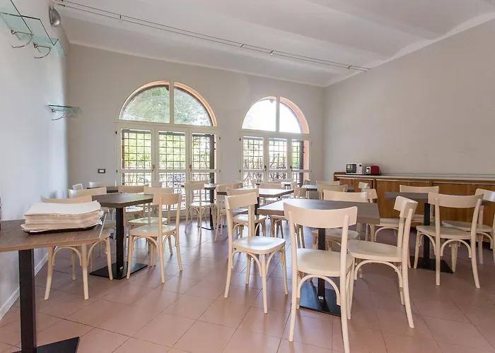 Student's Estense Hostel *